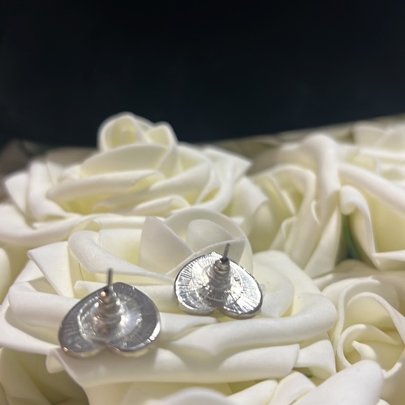 Cute sparkly, small hearts, earrings - Picture 3 of 4